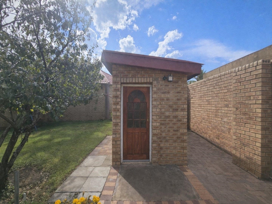 4 Bedroom Property for Sale in Ladybrand Free State